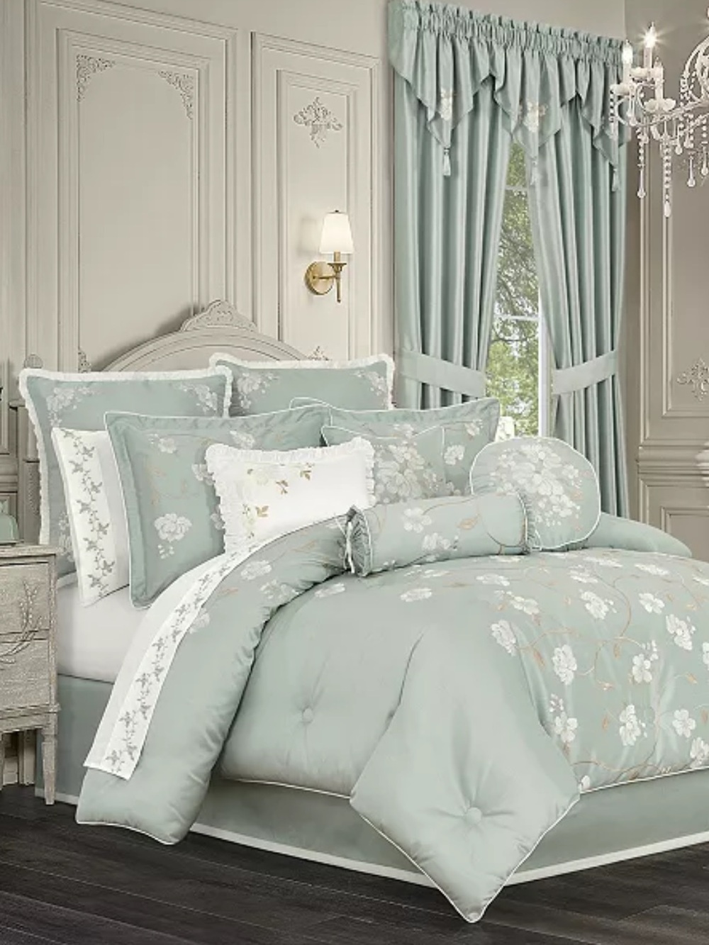 Royal Court
Spring Garden 4-Pc. Comforter Set, size Queen Color: Spa  NEW $500